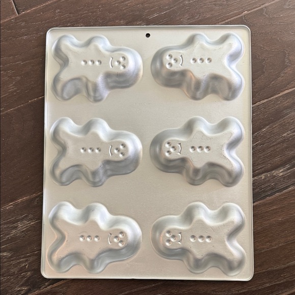 Wilton Metallic Gingerbread Man Cookie Mold - Picture 3 of 3